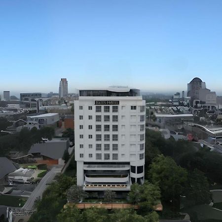 Brits Hotel Puri Indah Jakarta Exterior foto