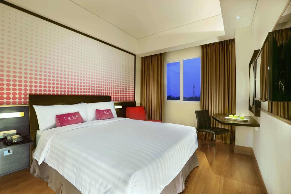 Brits Hotel Puri Indah Jakarta Exterior foto