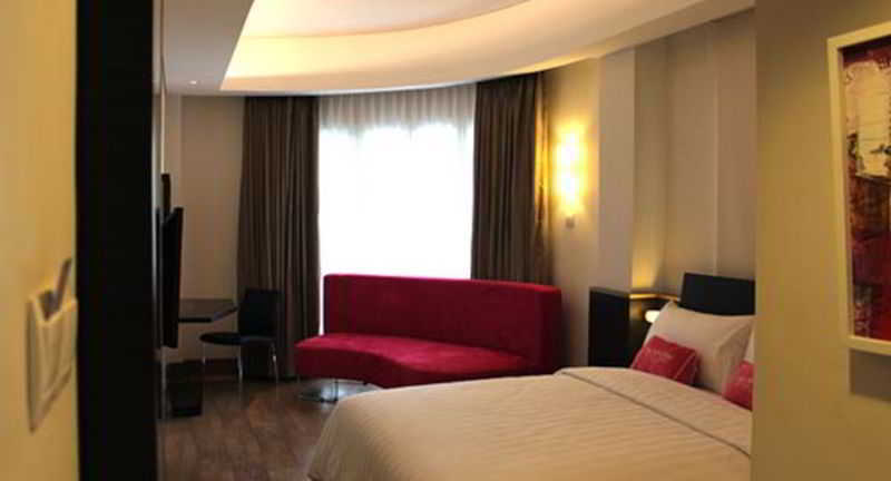 Brits Hotel Puri Indah Jakarta Exterior foto