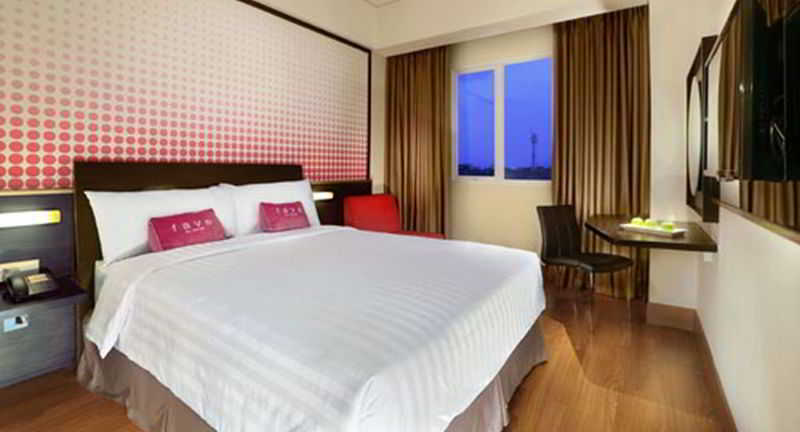 Brits Hotel Puri Indah Jakarta Exterior foto