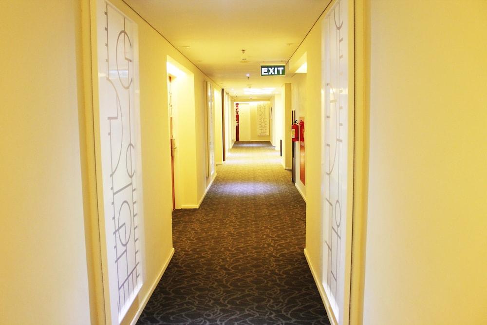 Brits Hotel Puri Indah Jakarta Exterior foto