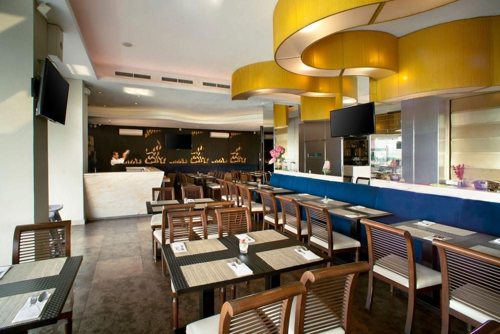Brits Hotel Puri Indah Jakarta Exterior foto