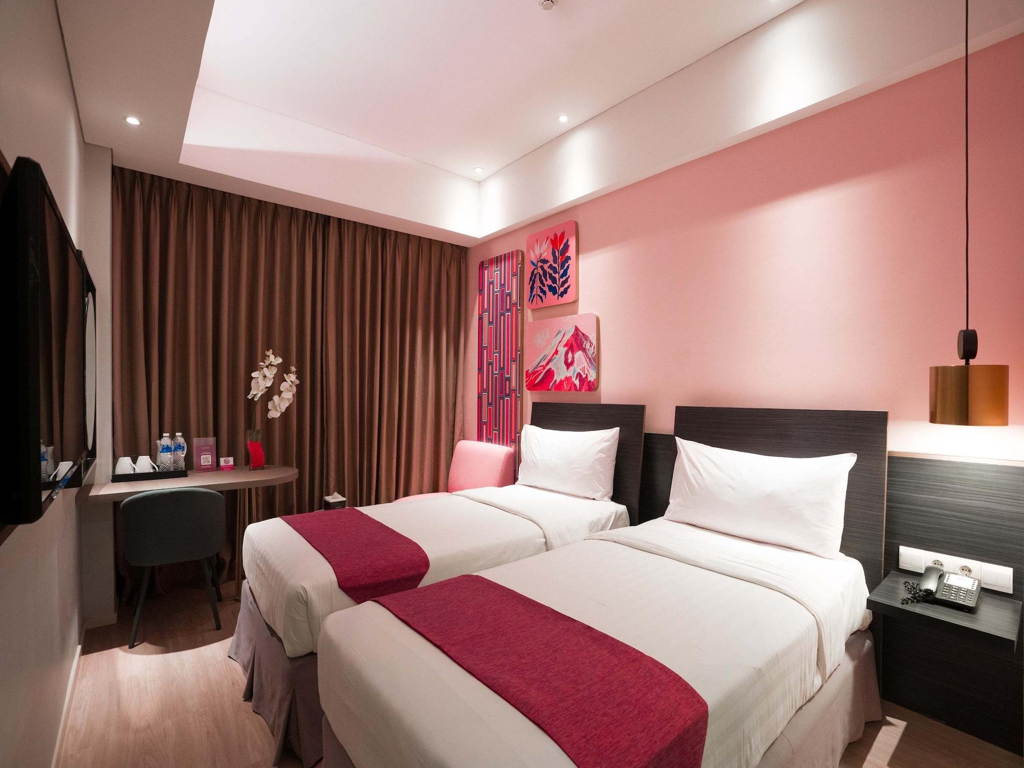 Brits Hotel Puri Indah Jakarta Exterior foto