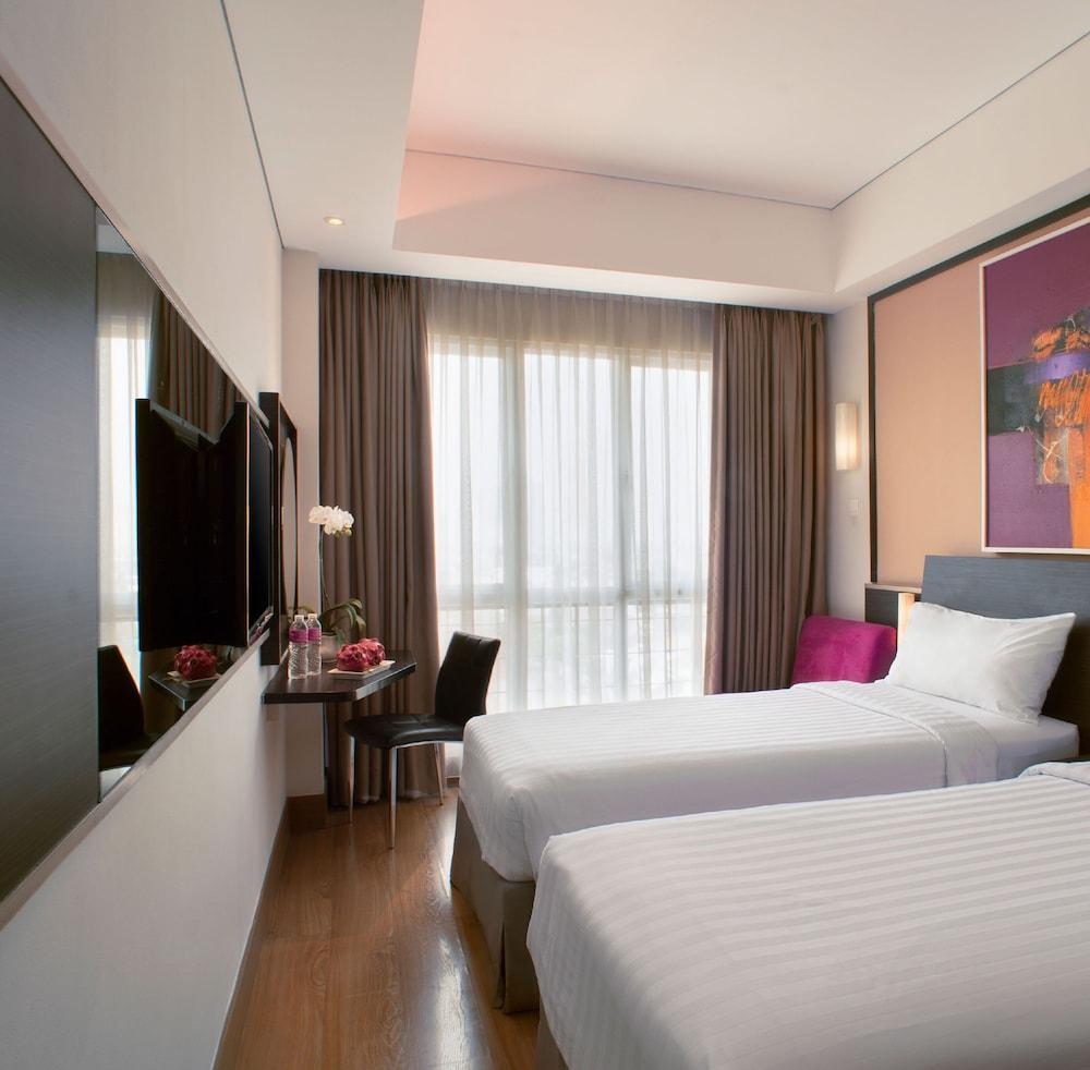 Brits Hotel Puri Indah Jakarta Exterior foto