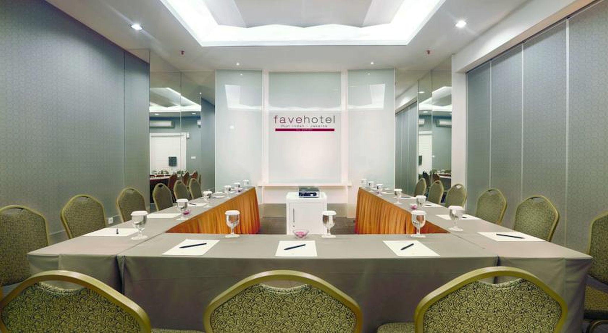 Brits Hotel Puri Indah Jakarta Exterior foto