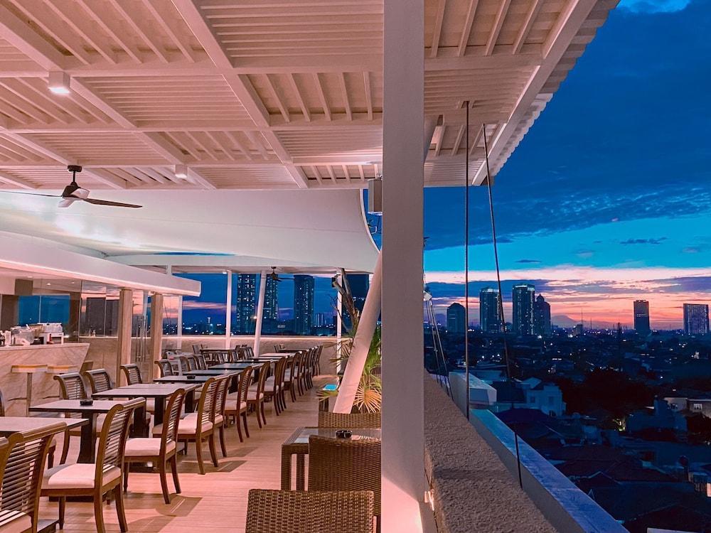 Brits Hotel Puri Indah Jakarta Exterior foto