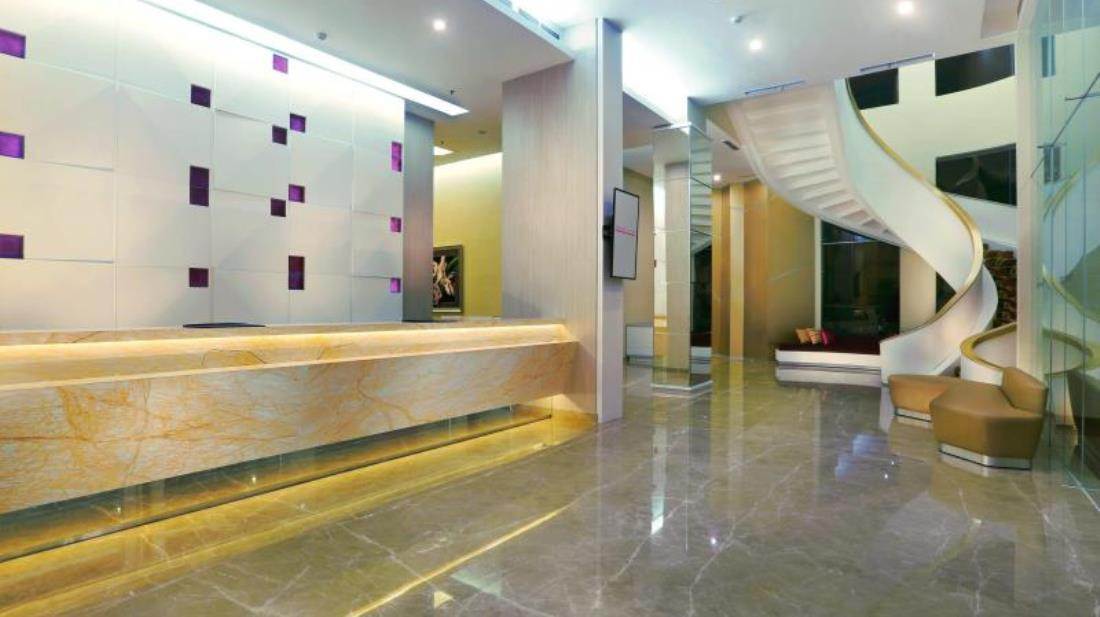 Brits Hotel Puri Indah Jakarta Exterior foto