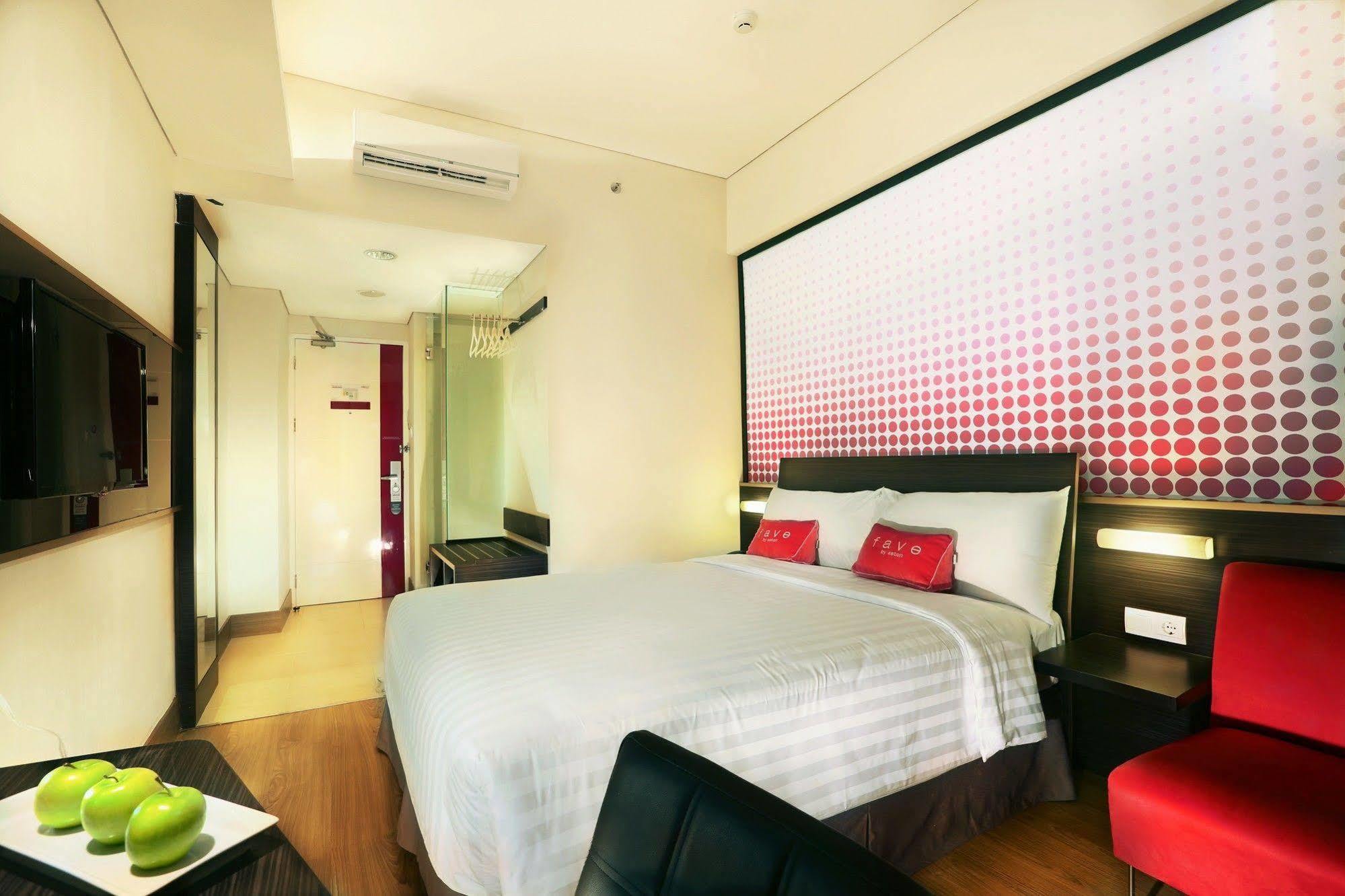 Brits Hotel Puri Indah Jakarta Exterior foto