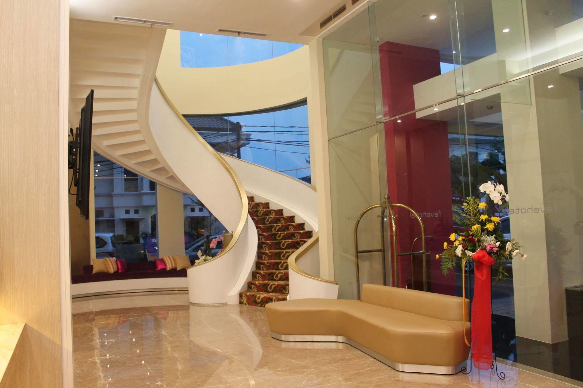 Brits Hotel Puri Indah Jakarta Exterior foto