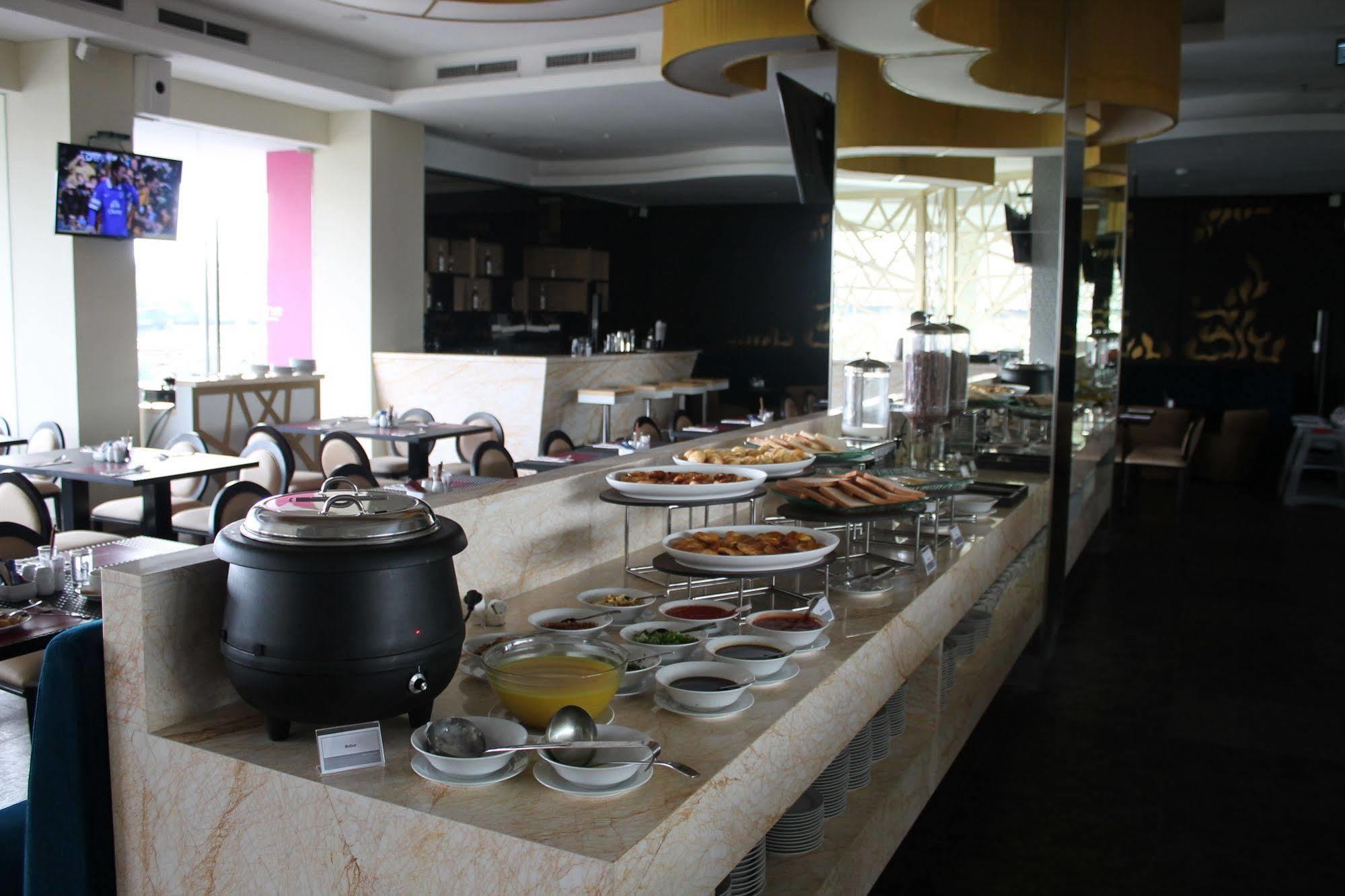 Brits Hotel Puri Indah Jakarta Exterior foto